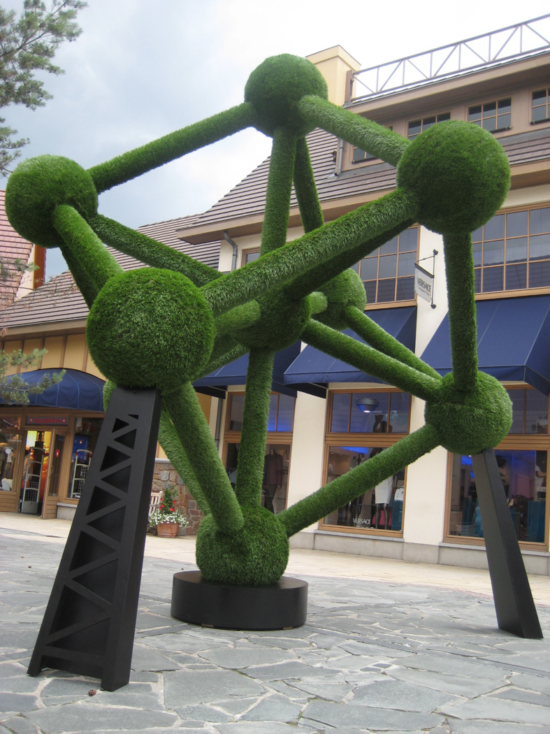 Topiary Maasmechelen Village